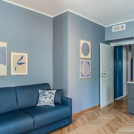 Tres Chic In The Heart Of *