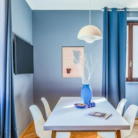Tres Chic In The Heart Of Apartment