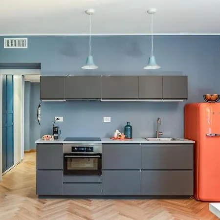 Tres Chic In The Heart Of Apartment