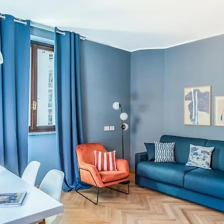 Tres Chic In The Heart Of Milan