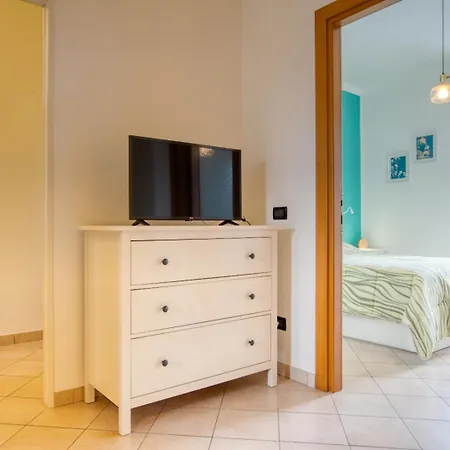 Guesthost - Giallo In Milano! *