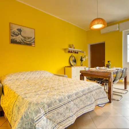 Guesthost - Giallo In Milano!