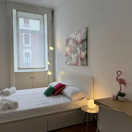 Via Stradivari - Vicino Duomo * Mediolan