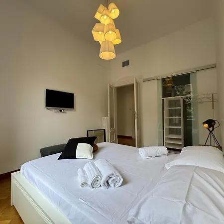 Via Stradivari - Vicino Duomo * Mediolan