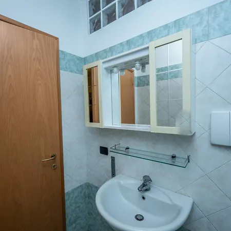 Cozy Rogoredo Next To The Metro And Train Station Appartement Milaan