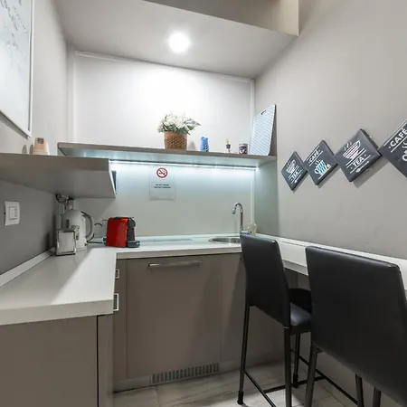 לינה וארוחת בוקר Chezromyk The Kosher 4*