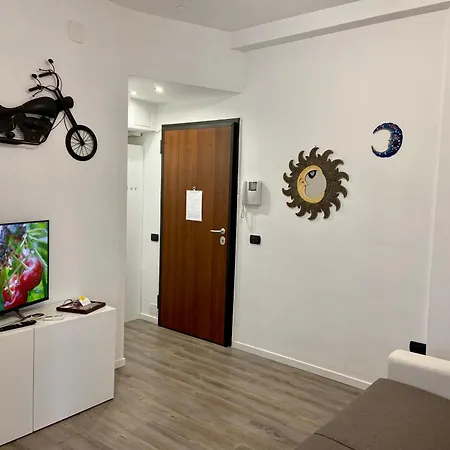 Apartment Casa Pomezia Station Bright & Fast Wi-fi Milan