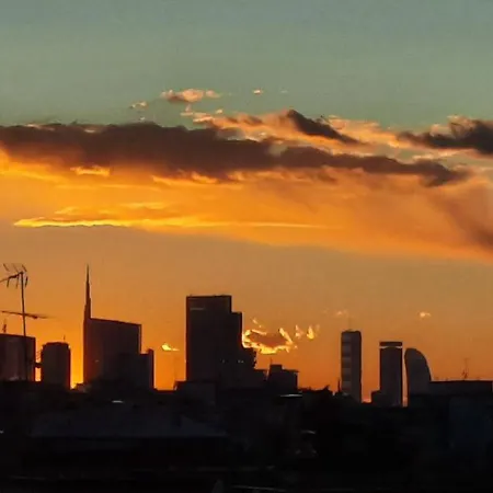 Two Spacious Bedrooms 1 Minute To Metro Stop Milaan