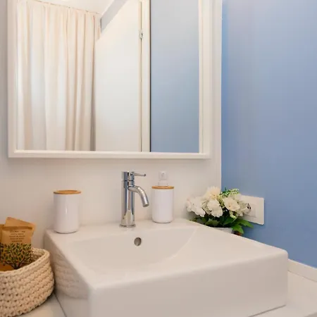 I Host - Juvara 26 * Milánó