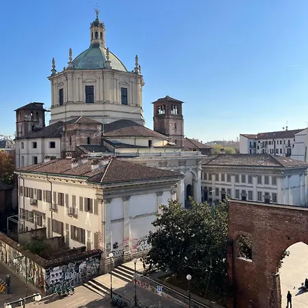 Centro Storico Vista Colonne San Lorenzo * Milan