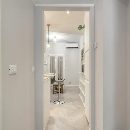 Joivy Modern Centre Flat Apartment