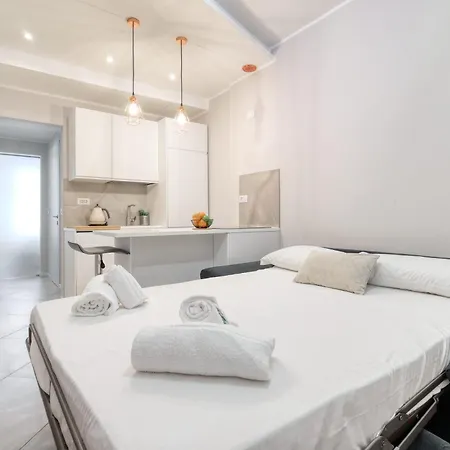 Joivy Modern Centre Flat Apartment