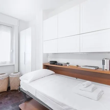 Easylife - - Cherubini 6 - Life * Milano