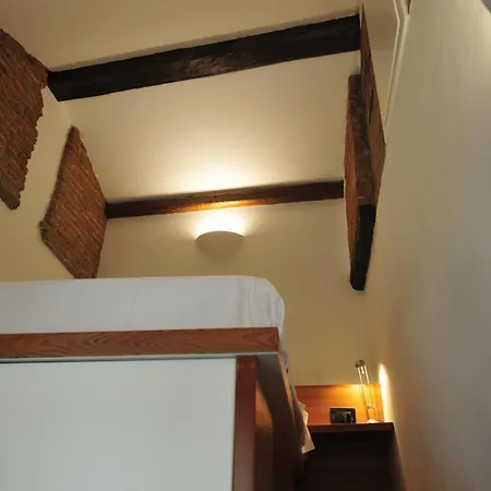 Apartment Antico E Moderno Al Centro Del Centro Di Milan