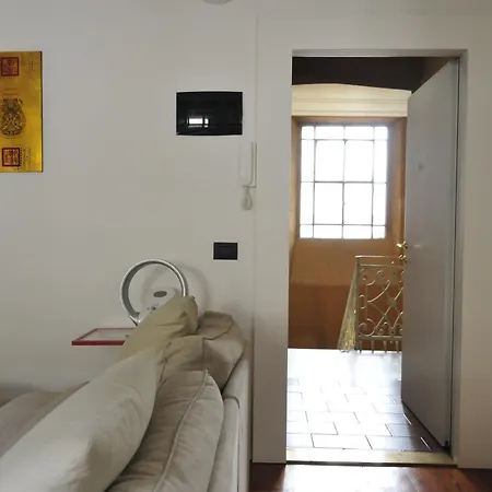 Apartment Antico E Moderno Al Centro Del Centro Di Milan
