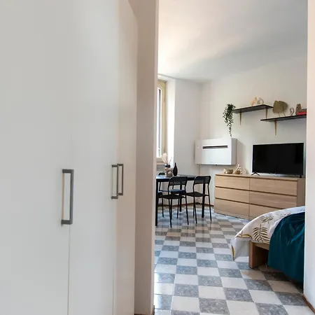 I Host - Pasteur 15-3 *