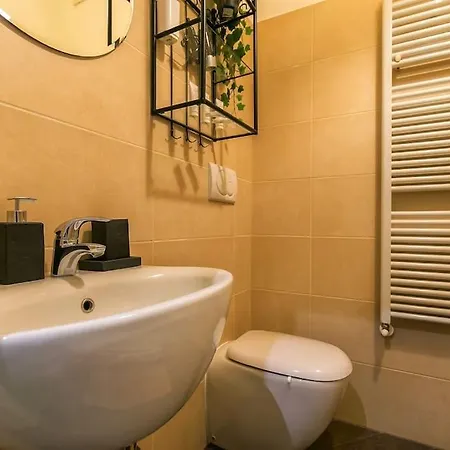 Exclusive & Strategic 2-bedroom Apartment, 50m From M4 *