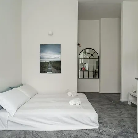 Giorgina's One Bedroom 20 Minuts Walking To Duomo Apartament