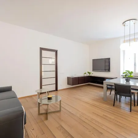 Royal Luxury P.zza Della Repubblica Hotel apartamentowy 3*