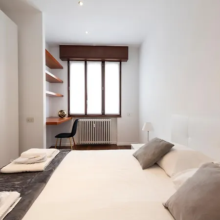 Royal Luxury P.zza Della Repubblica Apartmanhotel Milánó