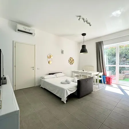 Oasis In The City- Private Garden