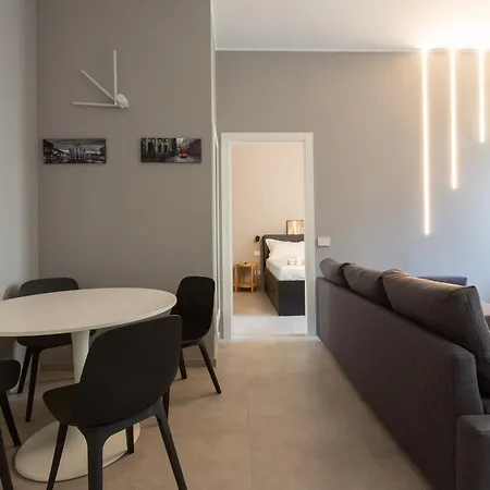 아파트 Easytopstay - Marche Charming Flat 밀라노