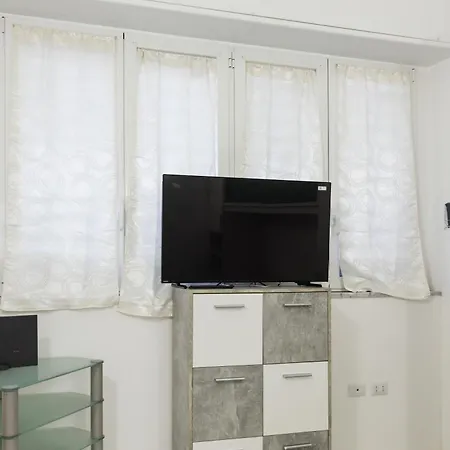 Cozy 2 Bedrooms, 10 Min For Centre, 3 From Linate Daire