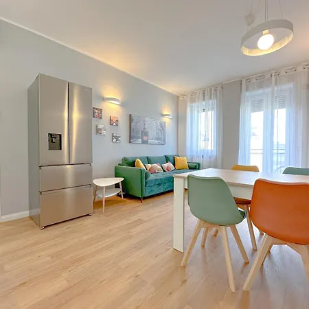 Lägenhet Torre 24 - Luxury Naviglio Milano