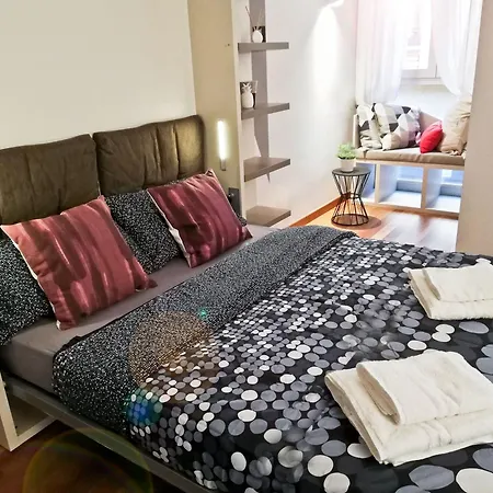 Foro Buonaparte - Red Castello Sforzesco * Milánó