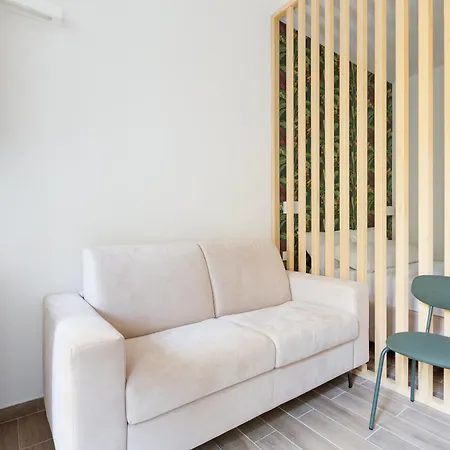 Guesthost - Forlanini M4 Modern With Balcony Milano