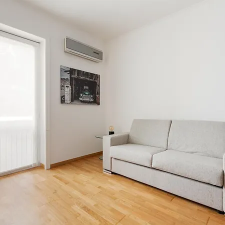 Guesthost - Domodossola M5 Modern