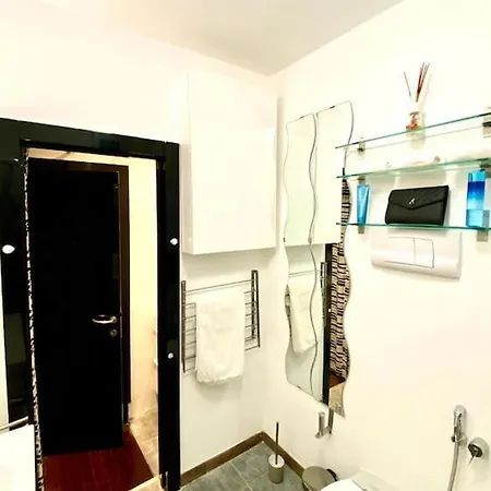 Duomo Area 2 Bedroom Deluxe Apartment Milan