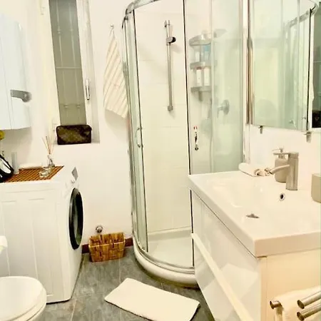 Duomo Area 2 Bedroom Deluxe * Milan