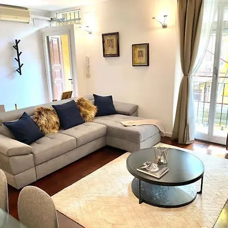 Duomo Area 2 Bedroom Deluxe Apartment Milan