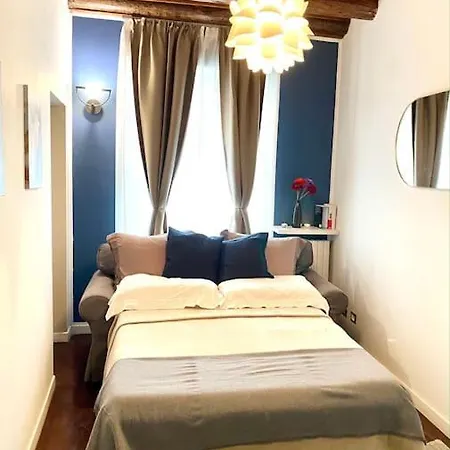Duomo Area 2 Bedroom Deluxe Apartment Milan