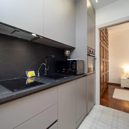 Апартаменты Stylish Flat With Balcony - 15 Min To Duomo Милан