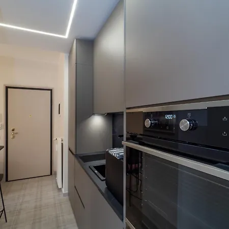 Stylish Flat With Balcony - 15 Min To Duomo Apartment