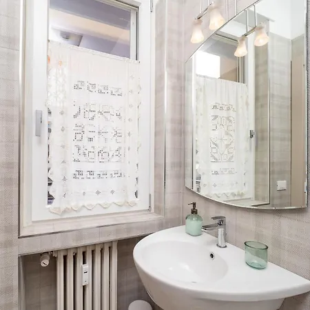 Stylish Flat With Balcony - 15 Min To Duomo * Milan