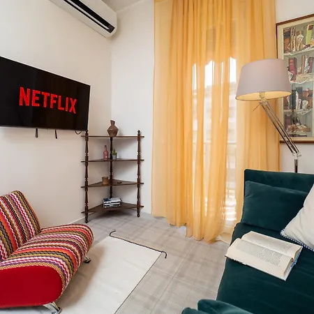 Апартаменты Stylish Flat With Balcony - 15 Min To Duomo