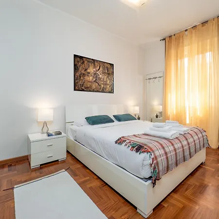Stylish Flat With Balcony - 15 Min To Duomo Apartment Milan