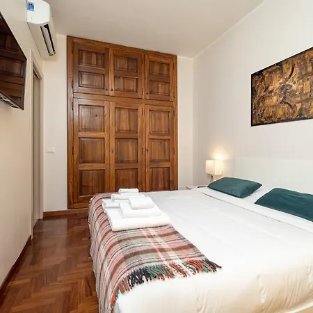 Апартаменты Stylish Flat With Balcony - 15 Min To Duomo Милан