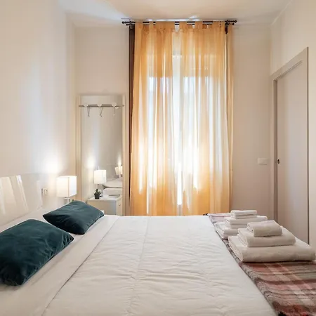 Stylish Flat With Balcony - 15 Min To Duomo Apartment *