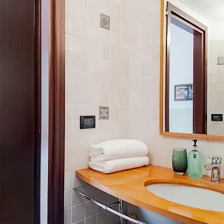 Alessandro 10 Mins Duomo 아파트 밀라노