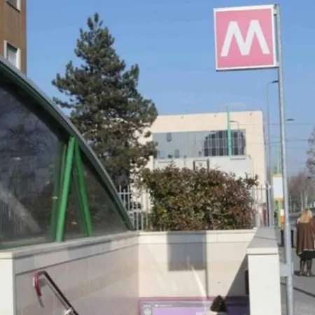 Bicocca, Free Parking, Private Garage, Metro M5 200M, Garden, Kids & Pet Friendly * ミラノ