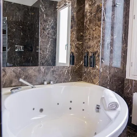 The Unique 4* Milano