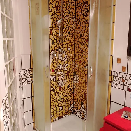 Appartement La Casa Nel Cortile-free Parking Milaan