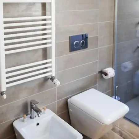 Appartement Yr Station - 5 Min Walk To Metro & Trains