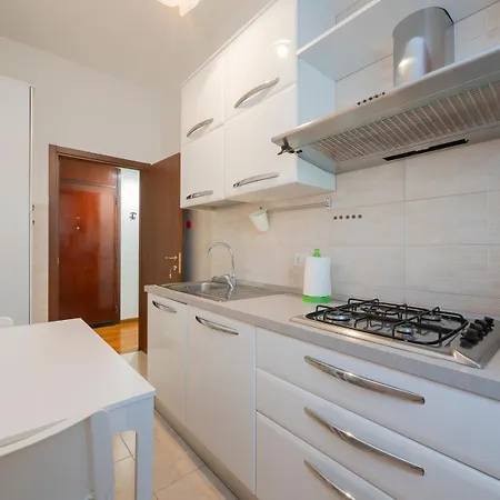 Apartment Xenia - Renovated Two-room In Fiera Area Milan