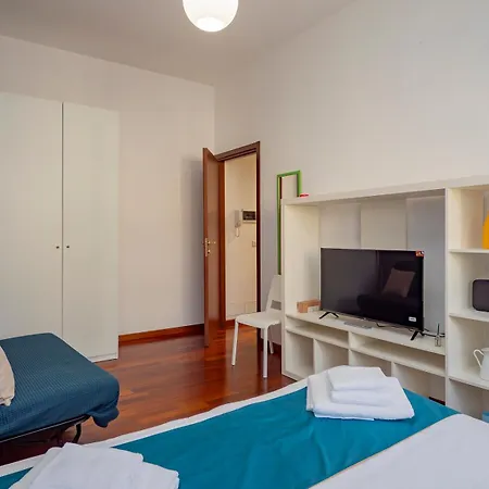 Apartment Xenia - Renovated Two-room In Fiera Area Milan