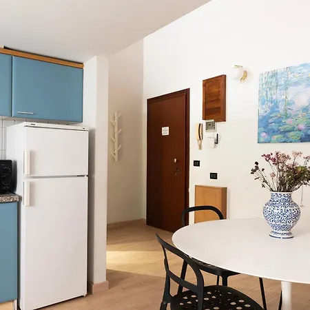 Youhosty - Confalonieri 21 Apartman *